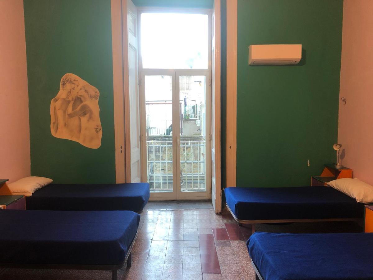 6 Small Hostel Neapel