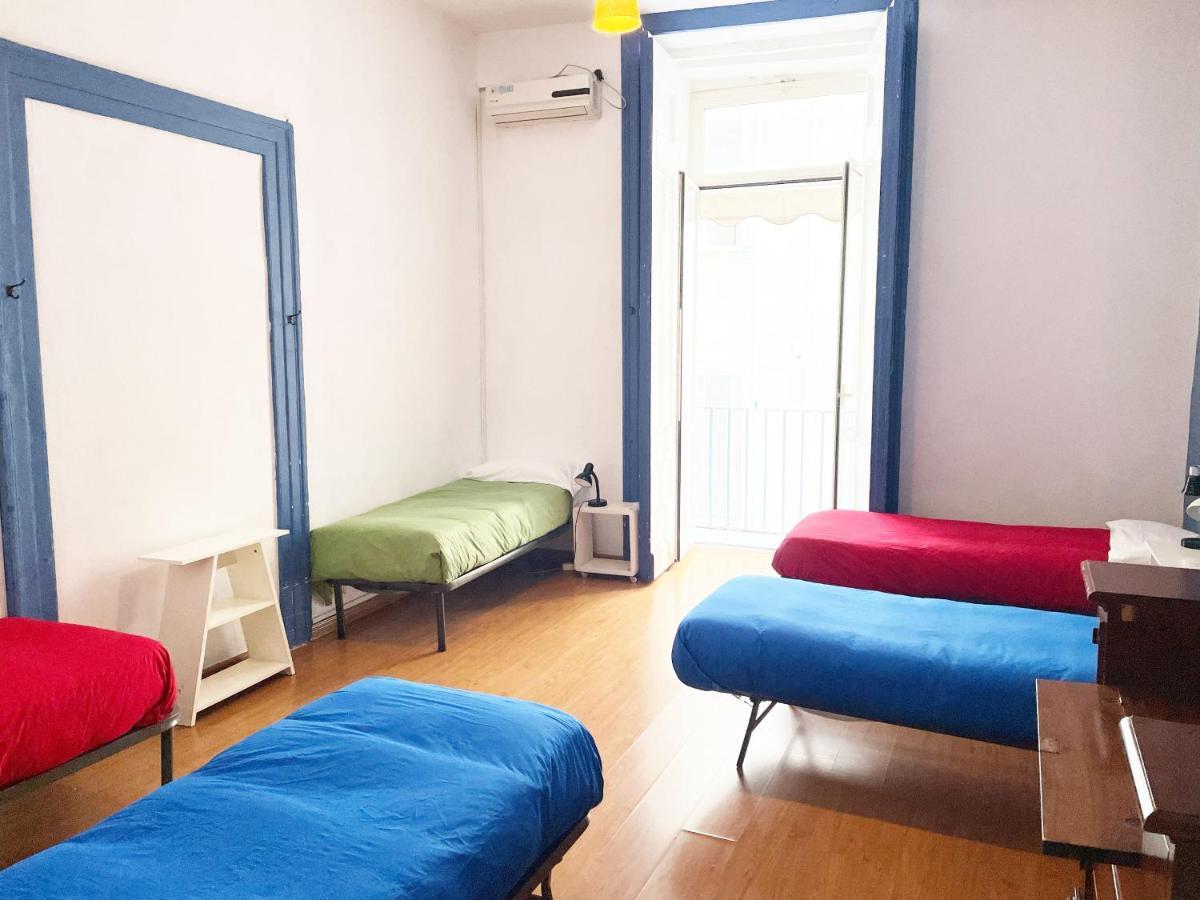6 Small Hostel